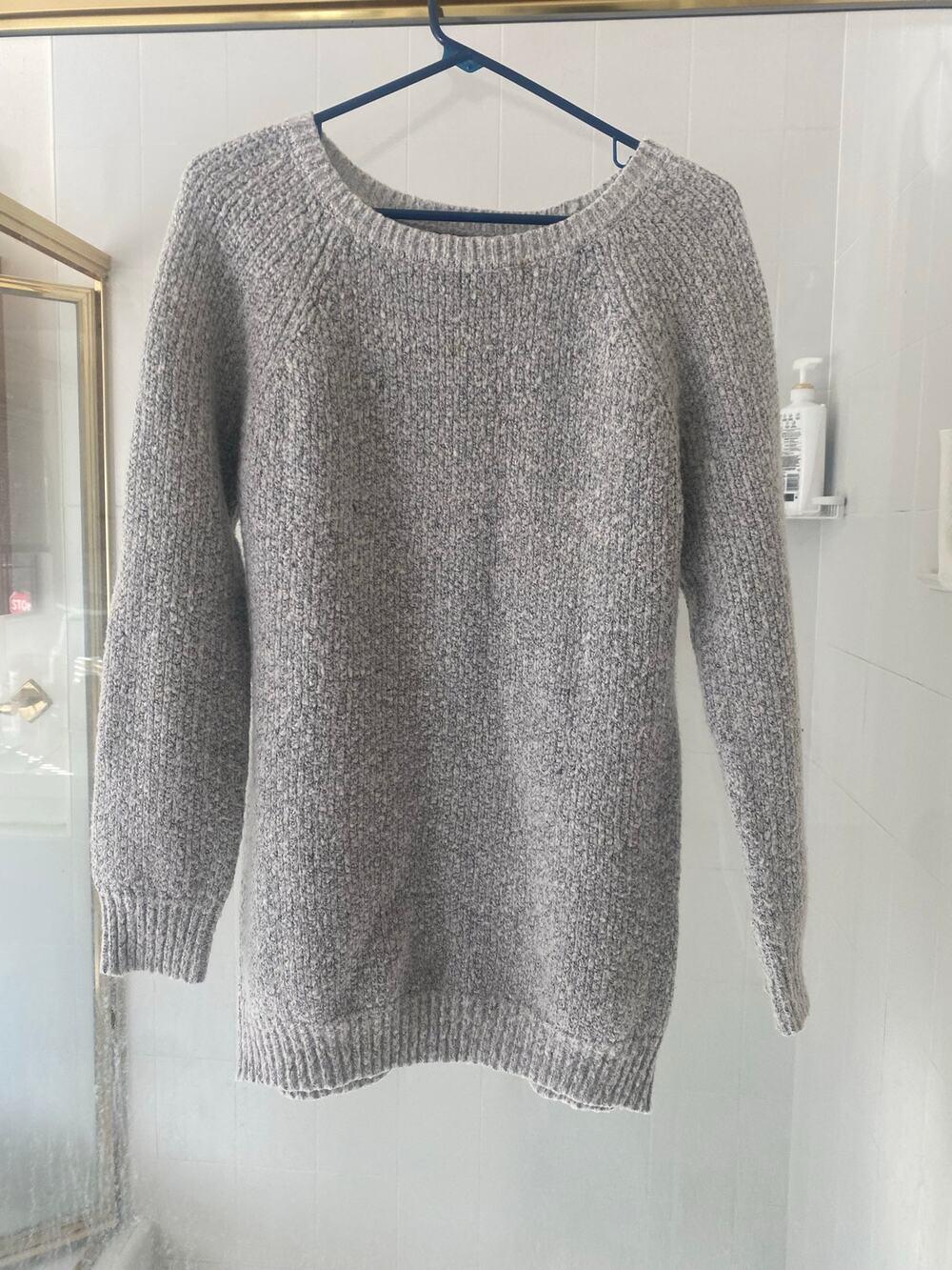 Forever 21 beautiful Dove Pale gray sweater s great condition